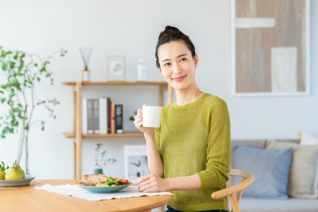 ダイエットを心がける女性