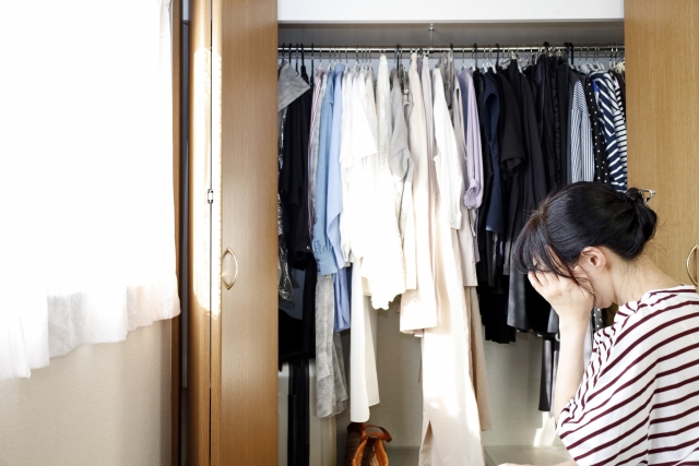 洋服で埋め尽くされたクローゼット